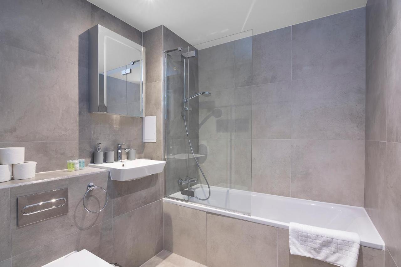 Spacious, Bright & Modern 1 & 2 Bed Apartments At Sligo House - Central Watford Watford  Kültér fotó