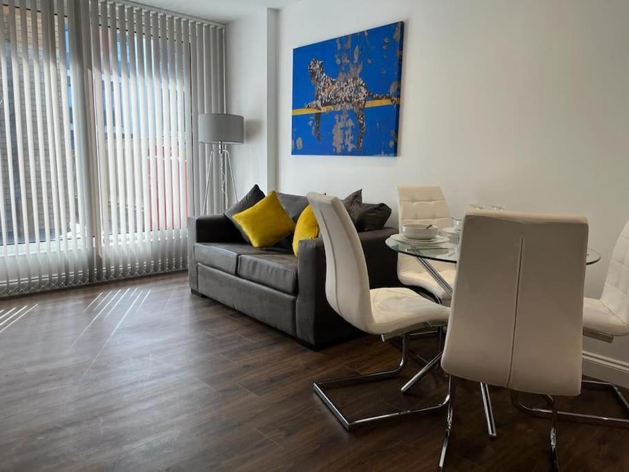 Spacious, Bright & Modern 1 & 2 Bed Apartments At Sligo House - Central Watford Watford  Kültér fotó