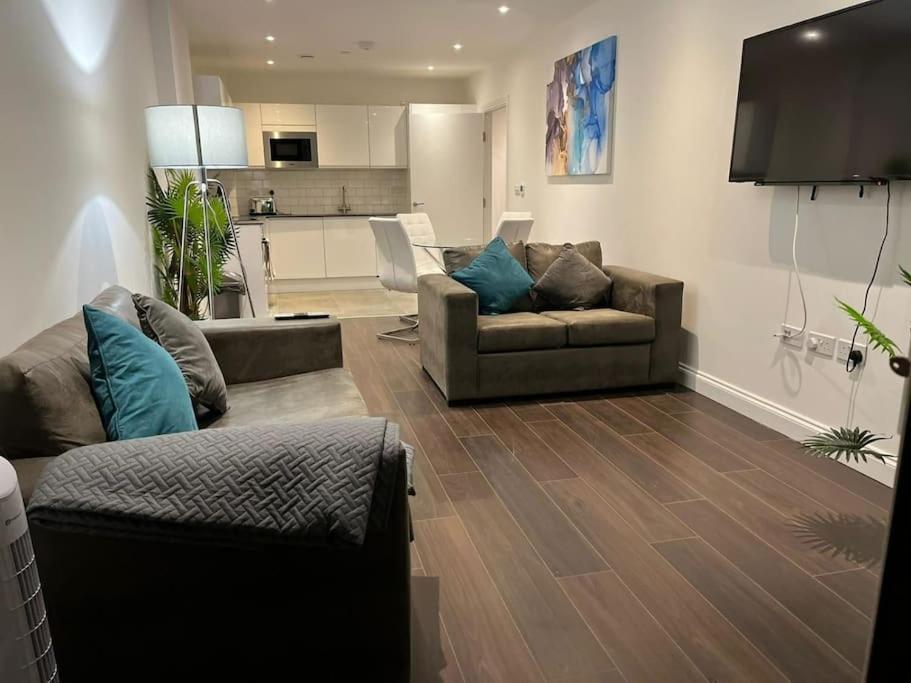 Spacious, Bright & Modern 1 & 2 Bed Apartments At Sligo House - Central Watford Watford  Kültér fotó